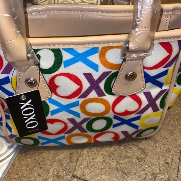 Women’s XOXO Handbag - Picture 5 of 10